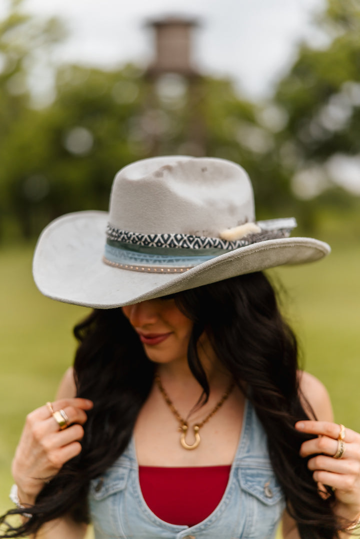 The Tess Texana Vegan Suede Cowboy Hat - Light Grey Custom
